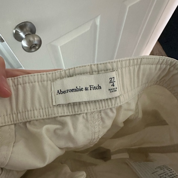 Abercrombie & Fitch White Cargos Size 27/4 - Picture 3 of 8